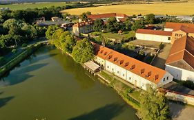 Hotel Certousy